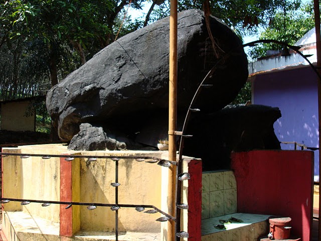 Actual place of worship of Lord Siva
              as Gulika Bhagavan at Poovan Para Mala