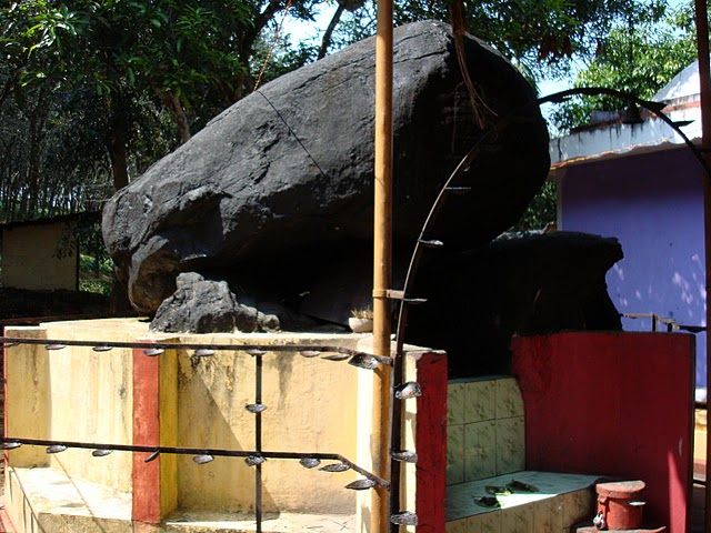 Actual place of worship of Lord Siva
              as Gulika Bhagavan at Poovan Para Mala