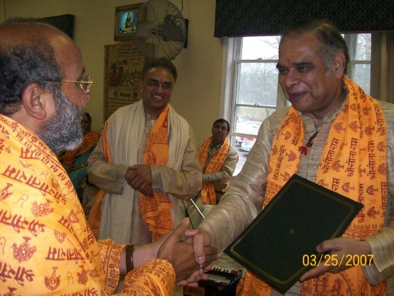 Sri Jayachandra Raj
        Receiving "Guruji" Title on March 25, 2007