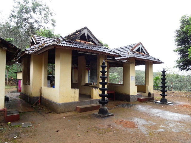 Poovan Para Mala
          temple